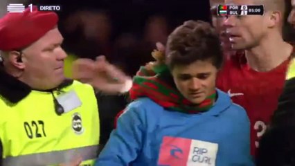 Fan runs onto the field - Portugal 0-1 Bulgaria