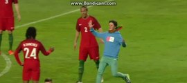 Renato Sanches got a hug from fans in game - Portugal 0-1 Bulgaria 25-03-2016