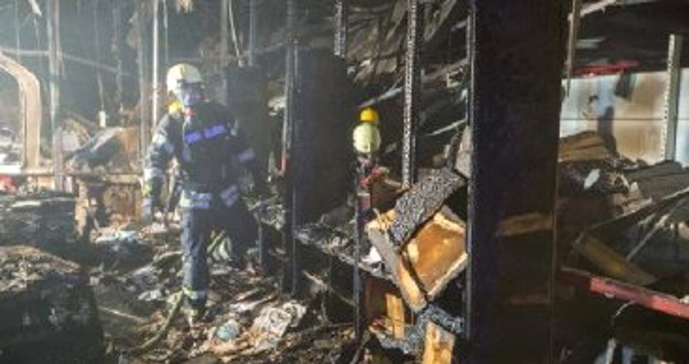Almanya'da Türklerin İşyerlerinin Olduğu Alışveriş Merkezi Kundaklandı