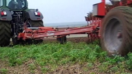 Labour 2009 avec un FENDT 930 et une charrue 12 fers KUHN