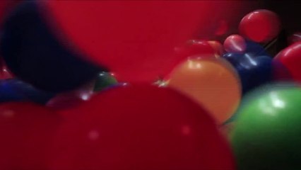 Jouez dans des milliers de boules en buvant vos cocktails au bar !