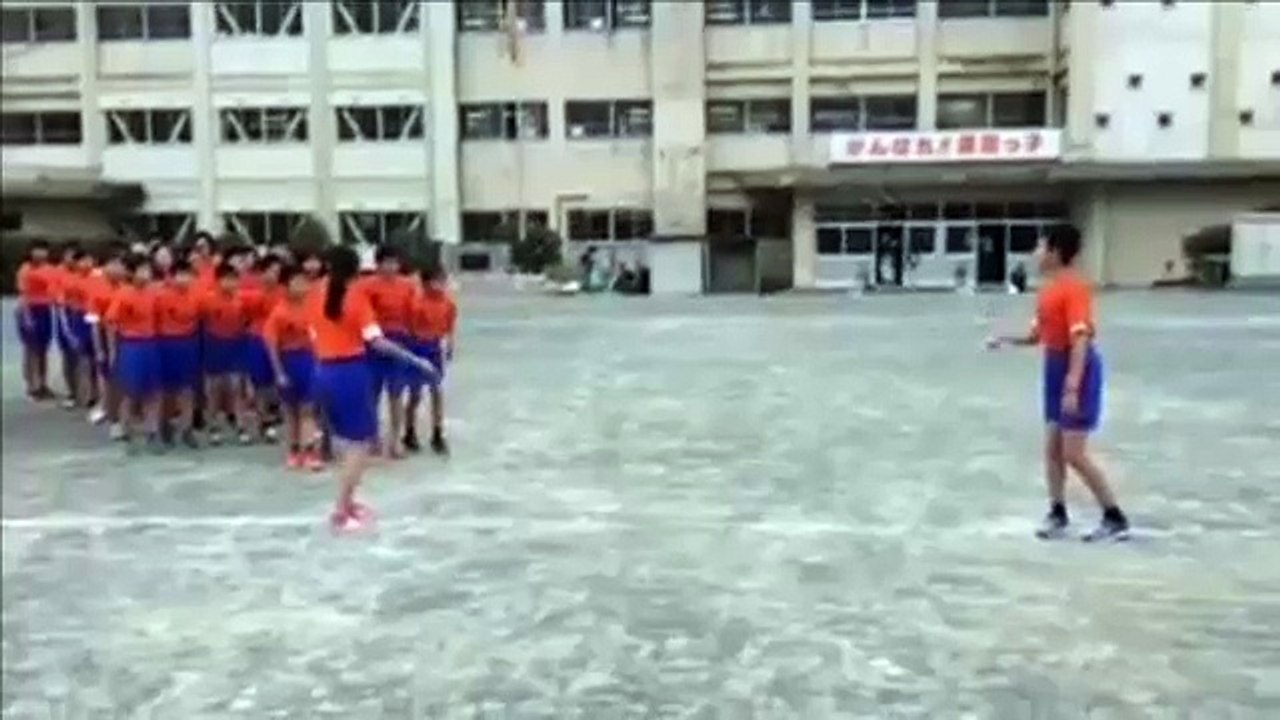 Niños saltando la soga te dejarán con la boca abierta