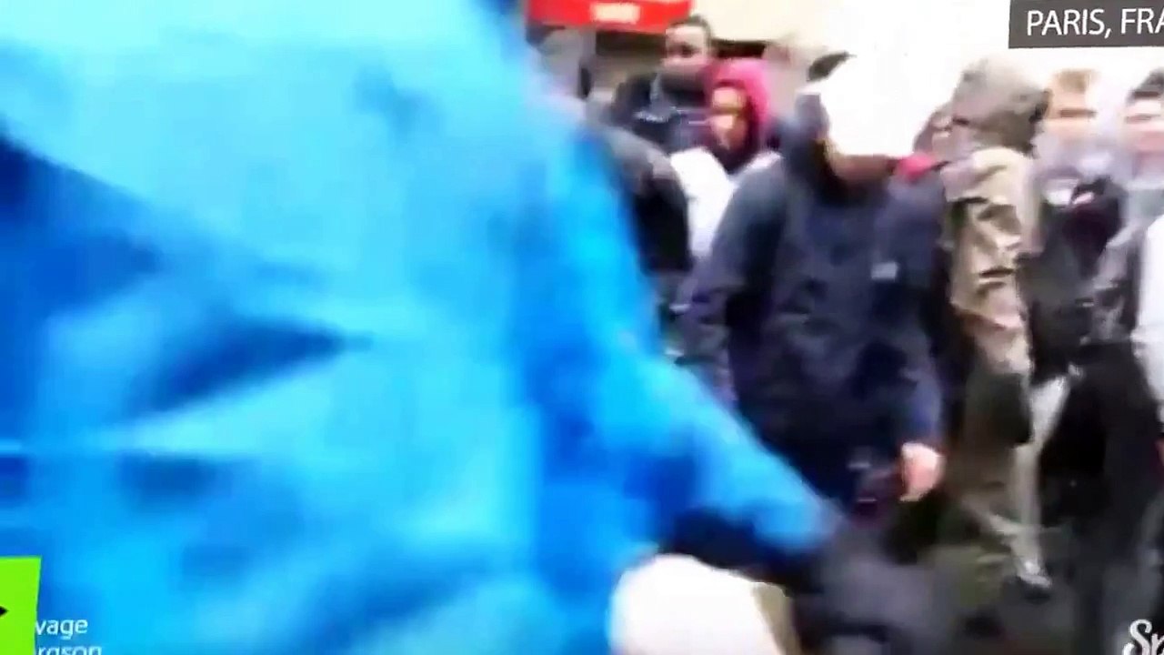 Le commissariat du 10eme attaqué par des jeunes à Paris