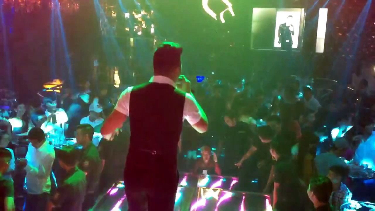 Chau khai phong hát Bar cực xung