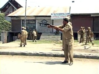 kashmir is fighting for freedom and indian army emposs curfew and deploy army in kashmir-SD
