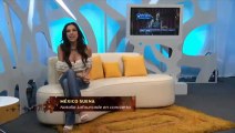 Sandra Corcuera se le baja la blusa