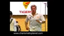 Adam Gilchirst Magnificent Diving Catch of Muhammad Wasim in 1999