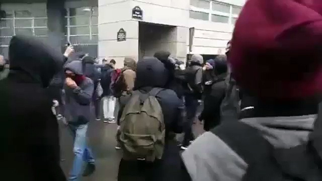 Un commissariat mis à sac par des jeunes casseurs