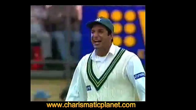 Saqlain Mushtaq Brilliant Low Catch off his own bowling