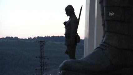 Gençler, Sabah Namazında Şehitlikte Buluştu