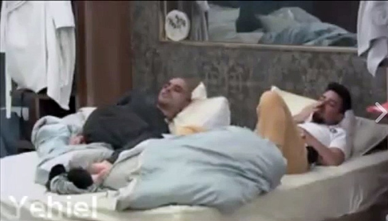 עומרי בן נתן ואחיו מאבדים בתולין לאותה בחורה