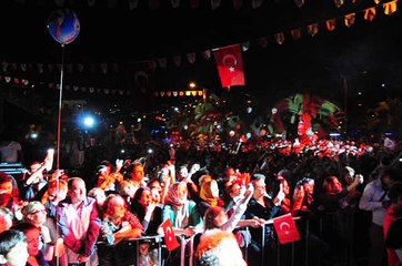 Cengiz Kurtoğlu - Duvardaki Resim (Alanya)