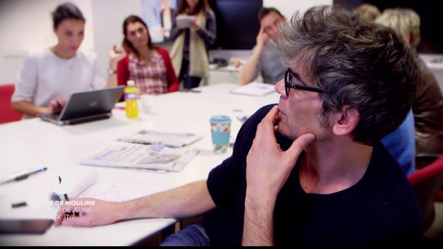 Xavier de Moulins : un coup de jeune aux JT ? - Le Tube du 26/03 - CANAL+