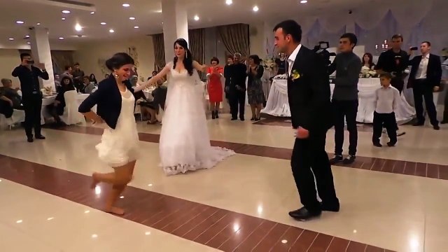 Вот как надо танцевать лезгинку на свадьбе!