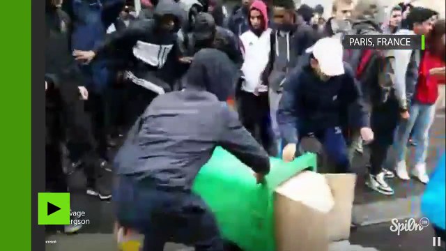 Le commissariat attaqué par des jeunes à Paris manifestent contre la violence policier