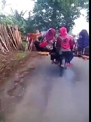 7 people on a bike how he drive it its real