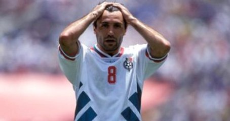 Bulgar Futbolcu Stoitchkov, Hakan Şükür'ü Doğum Günü Maçına Davet Etti