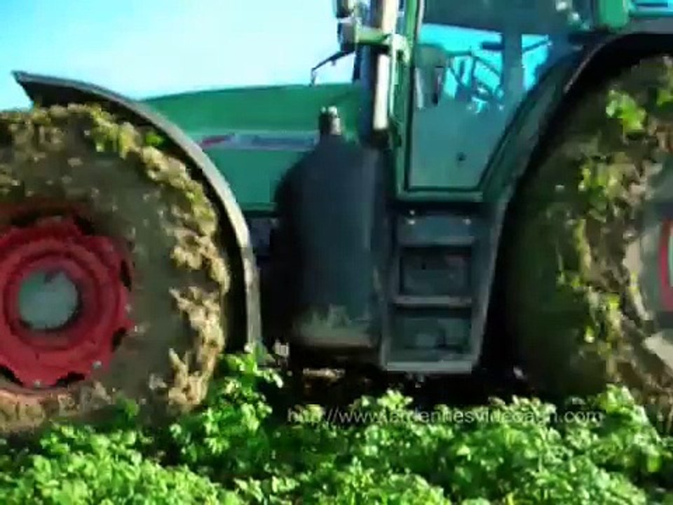 Labour 2006 avec un FENDT et une charrue BONNEL 1/4 de tour de 7 fers.