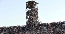 Nijerya - Mısır Maçını Taraftarlar Aydınlatma Direklerinden İzledi