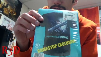 Metal Gear Rising Revengeance T-Shirt Unwrapping