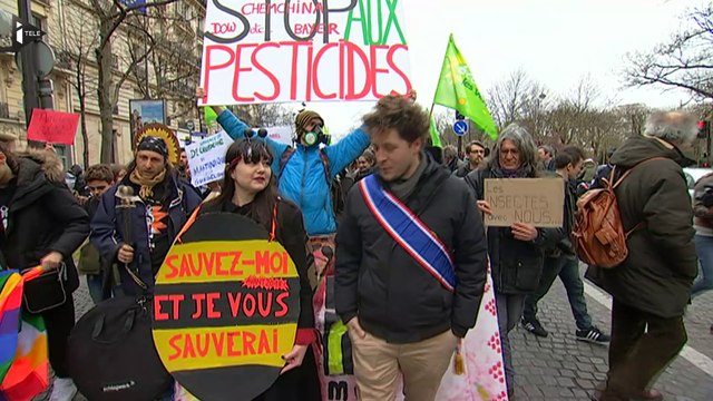 Marche verte de 250 manifestants contre les pesticides à Paris