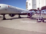 Delta Airlines 757 arriving in Birmingham, AL KBHM