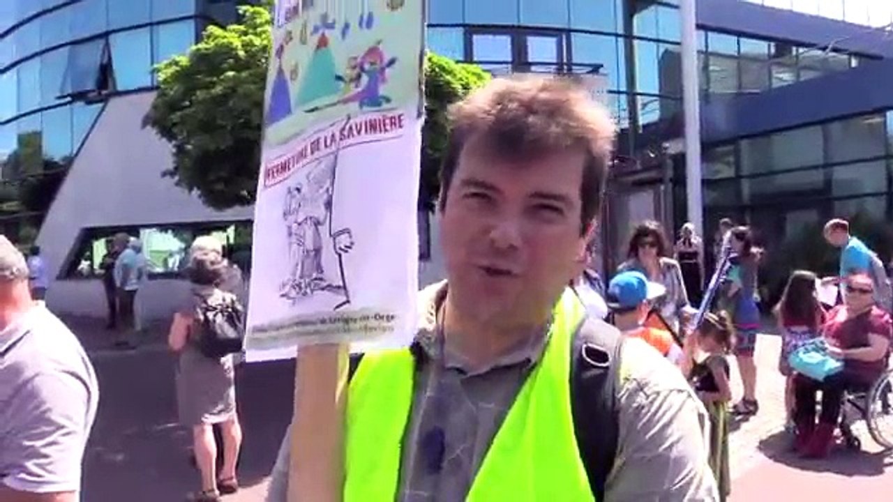 Savigny-sur-Orge. Manifestation du collectif Sauvons l'enfance de Savigny le 6 avril 2015