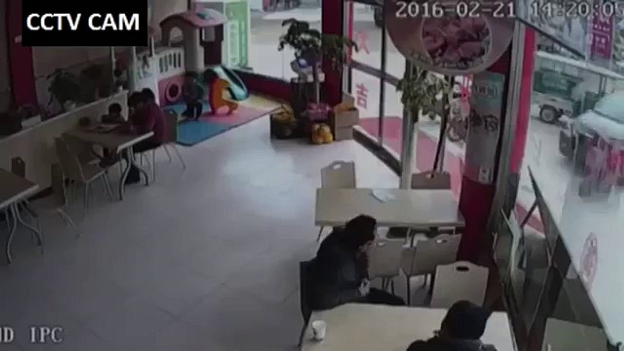 Araba Restoranta Girerse