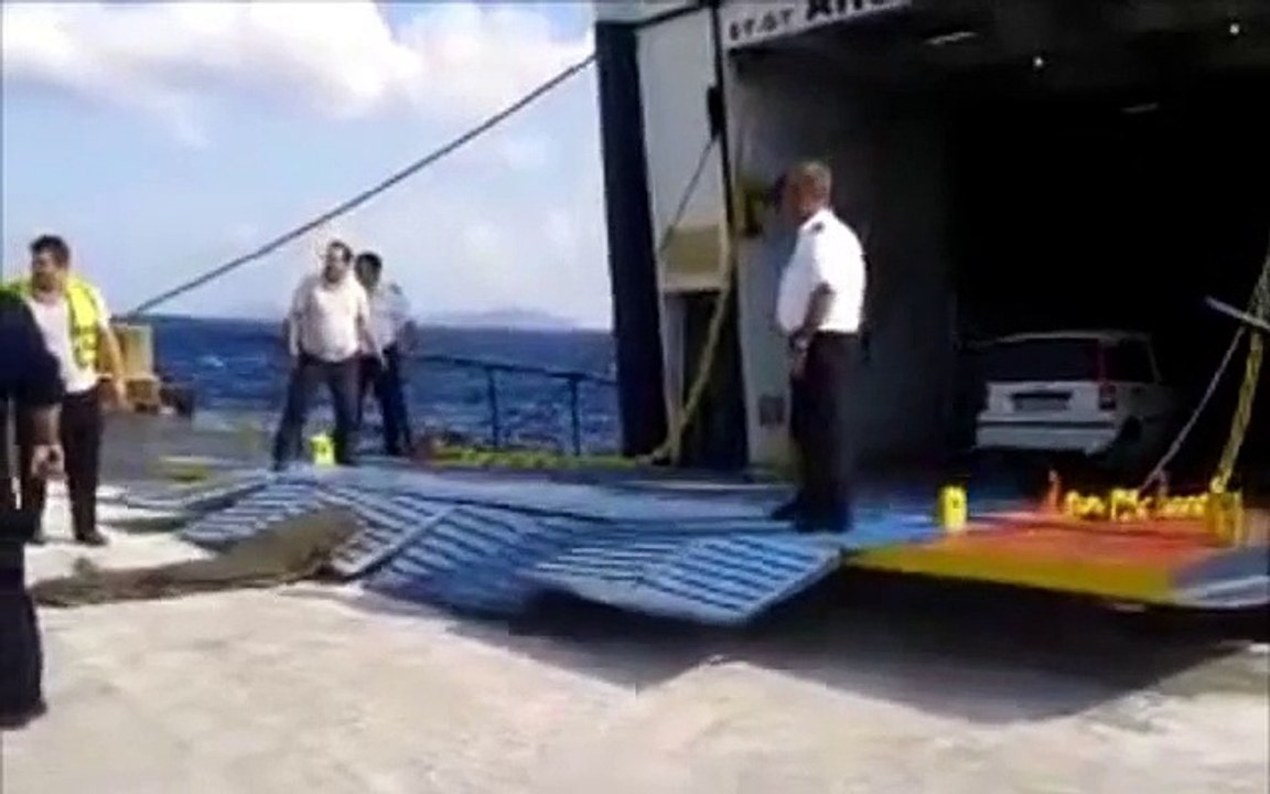 Arabayı Vapur İçine Sokmak - Kolay Değildir !!