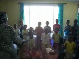 Kinder proben fuer das Weihnachtsstueck in Kwanokuthula