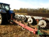 New Holland T7060 ploughing with Kverneland ES 100