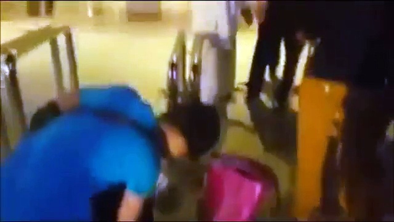 Junaid Jamshed​ is beaten by People at Airport