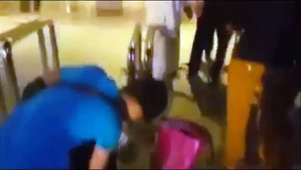 Junaid Jamshed​ is beaten by People at Airport