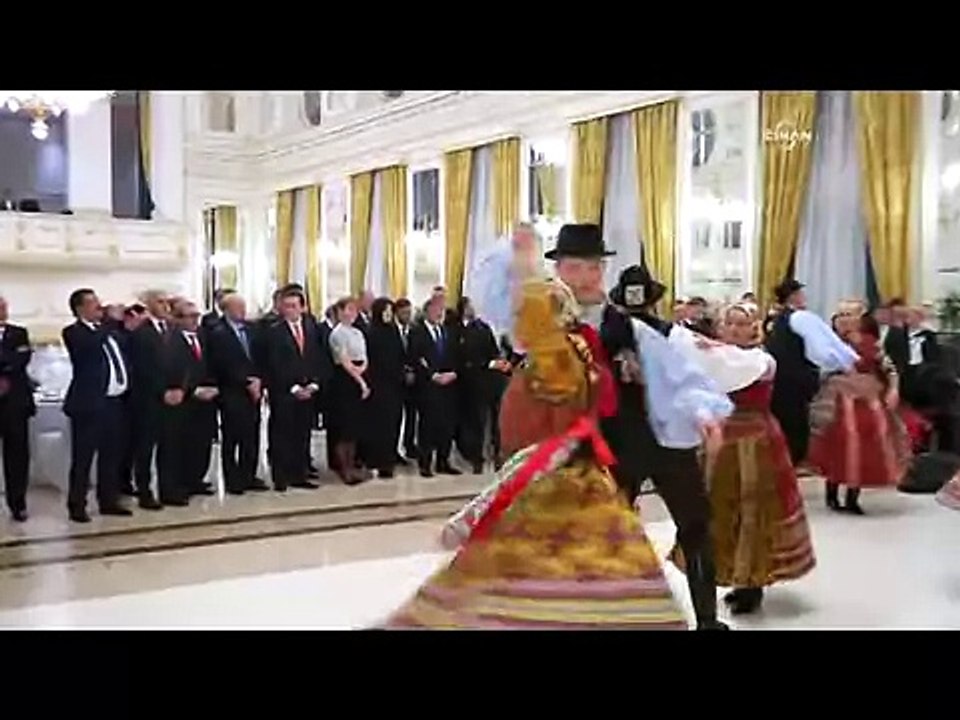 Macaristan'da Cumhurbaşkanı Gül onuruna resmi akşam yemeği
