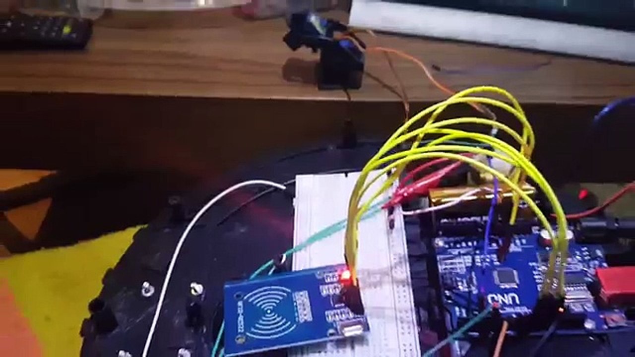 Control de accesos con sensor RFID-RC522 y servo arduino