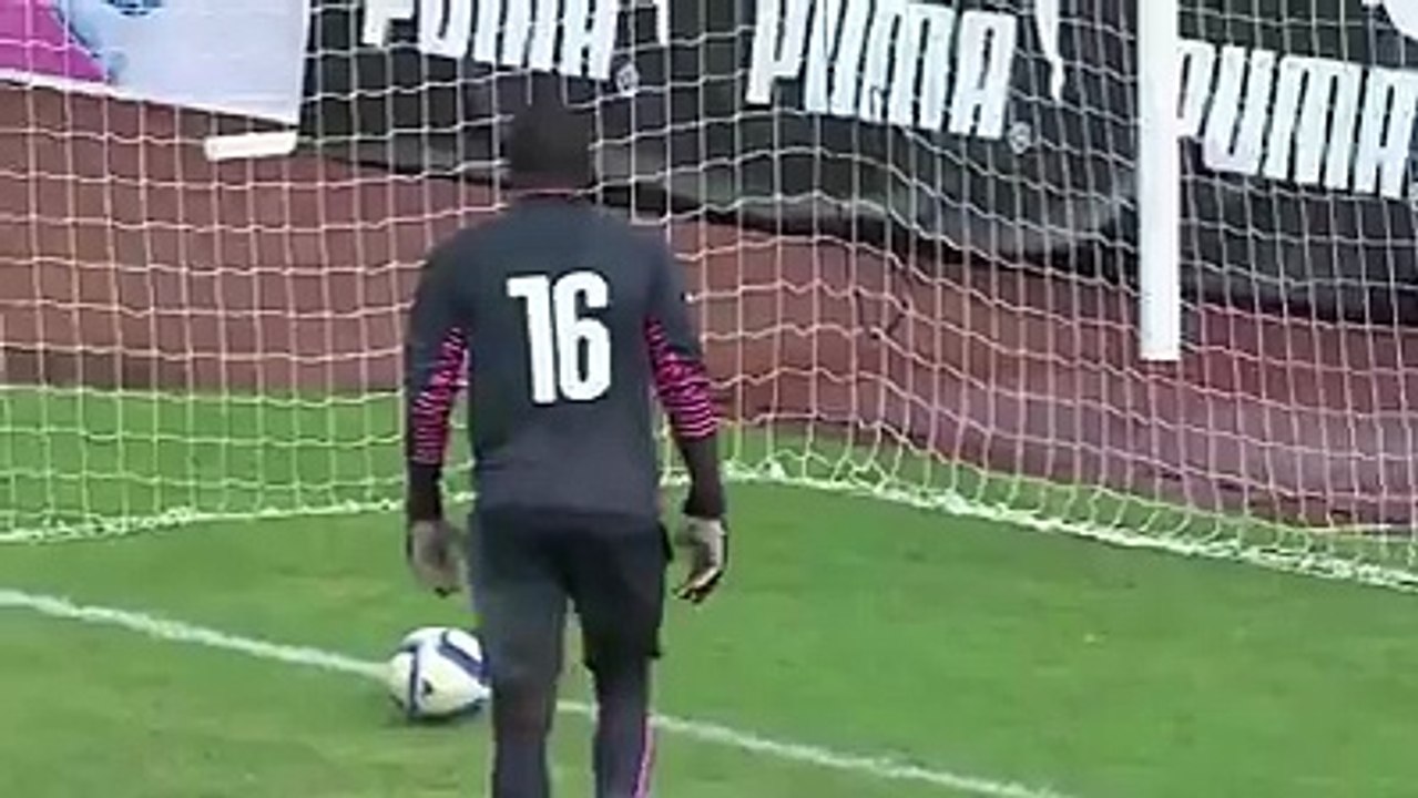 Le Sud-Africain Hlompho Kekana inscrit un but magnifique après un tir de 60 mètres environ