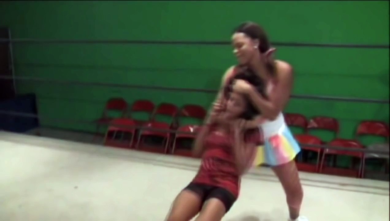 Female Wrestling Sleeper Hold - Slow Motion. Women vs women best video wrestling