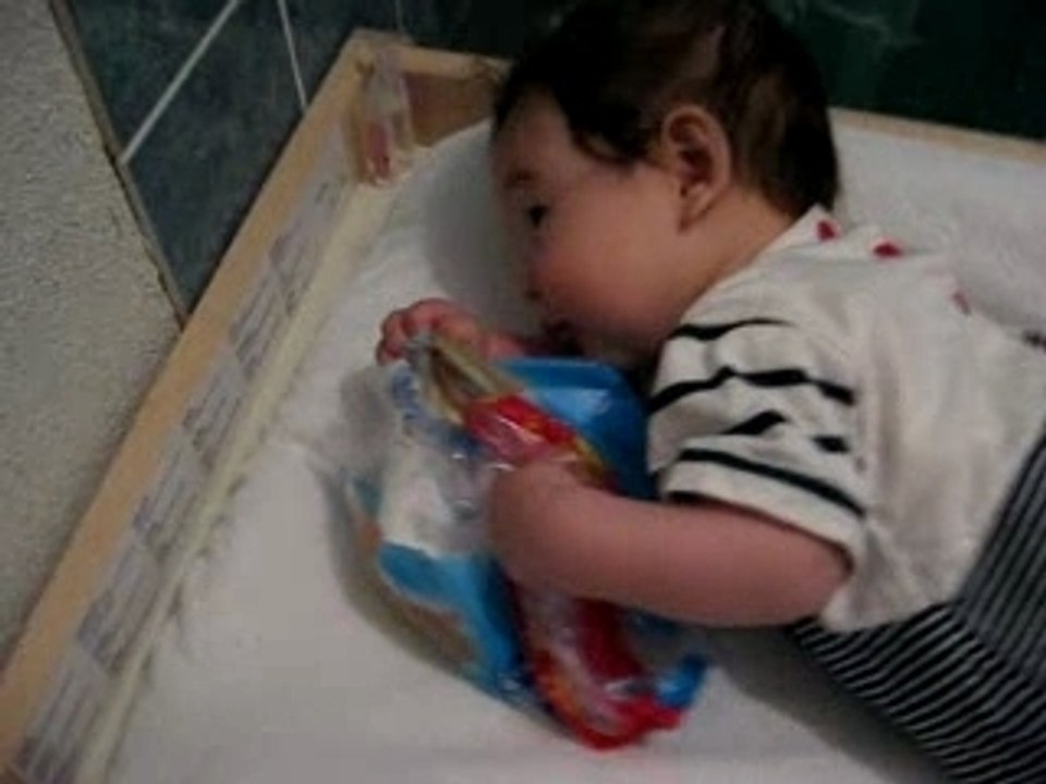 Sur le table à langer