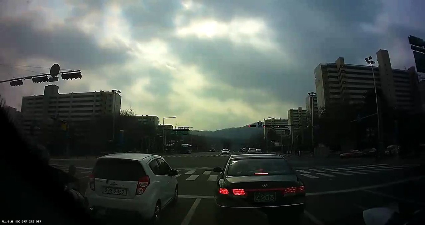 Red Light Runner Causes  Accident