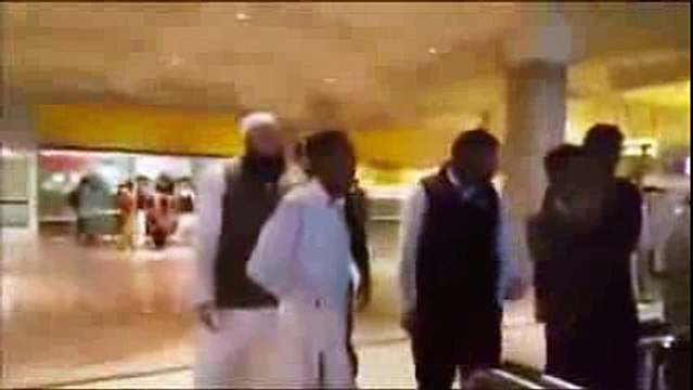 Junaid jamshed gets beaten at the airport (Next Face Of Pakistan