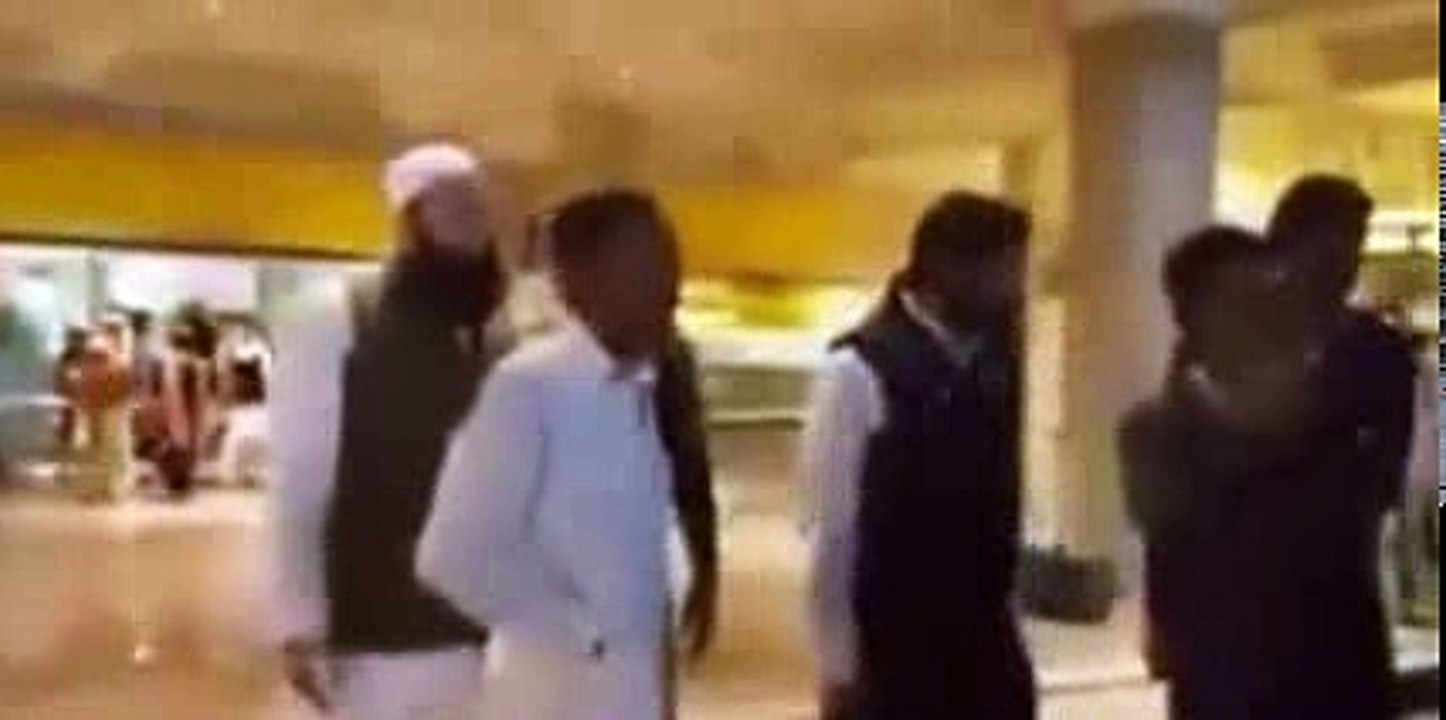 Junaid jamshed gets beaten at the airport _ 26_03_2016