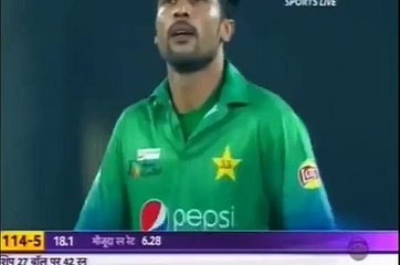 What Shoaib Akhter Said During Live Commentary When Afridi & Daughter Came On Screen