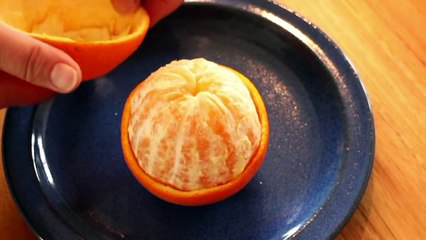 How to peel an orange in an easy way
