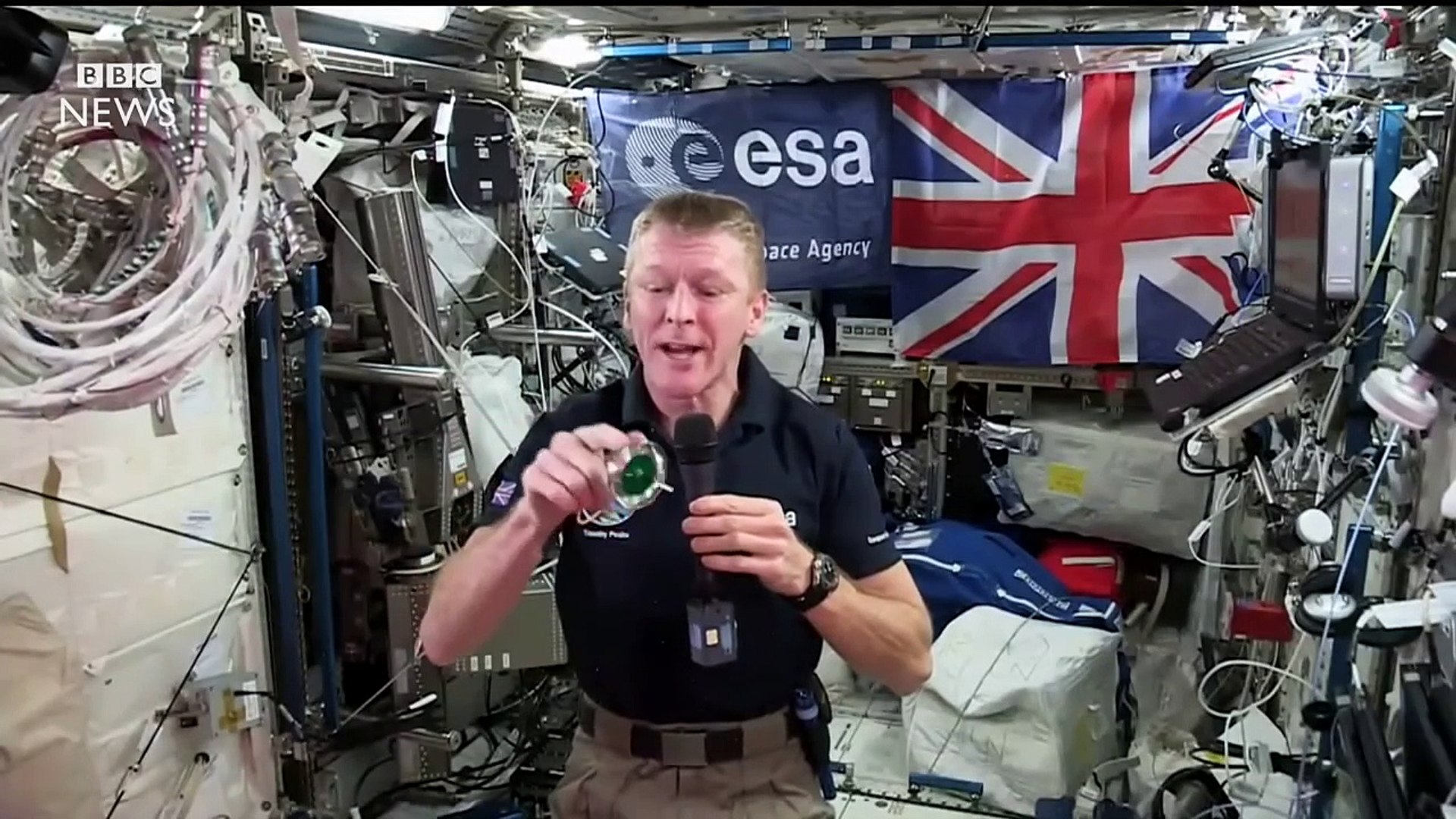 Tim Peake demonstrates gyroscope - BBC News