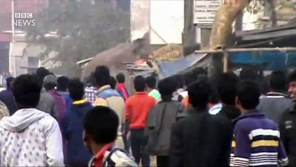Elephant rampages through Indian town of Siliguri - BBC News