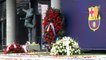 Barcelona fans pay hommage to Cruyff