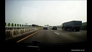 Accident impressionnant sur l'autoroute