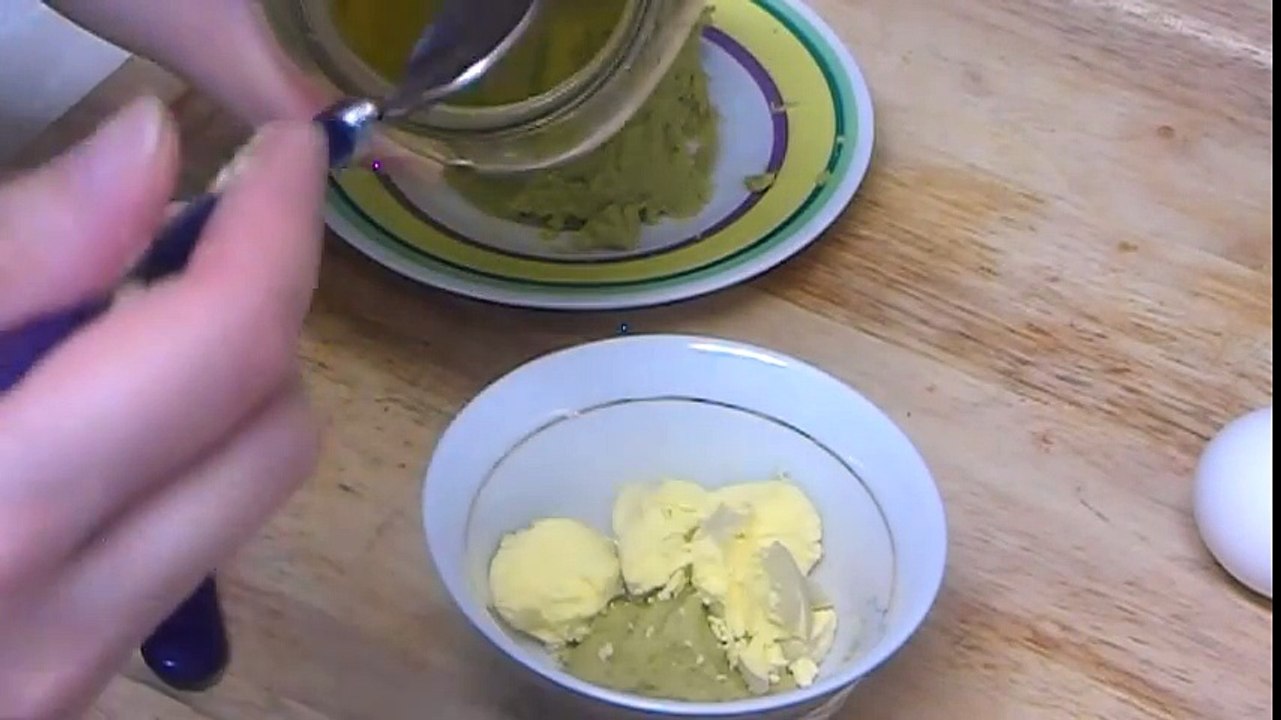 How To Get Clear Flawless Beautiful Skin with Toning Egg Yolk Olive Oil Natural Homemade Face Mask
