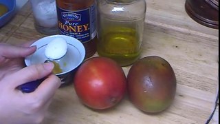How to Get Rid Of Blackheads and Clogged Pores with Homemade Honey Sugar Face Scrub