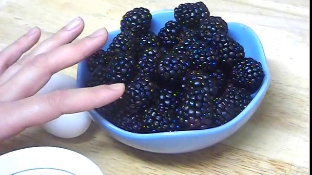 How to Get Rid of Dry Face & Moisturize Skin with Natural Remedies Egg Yolk Homemade Face Mask